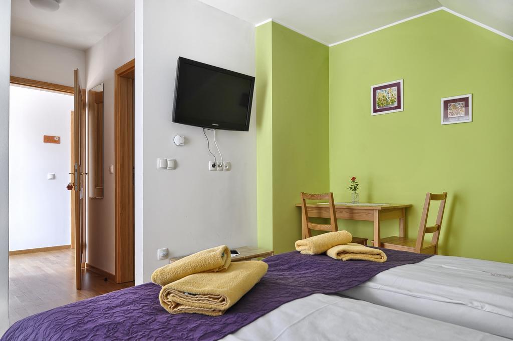 Farm Stay Jarc Vineyard Svecina Habitación foto